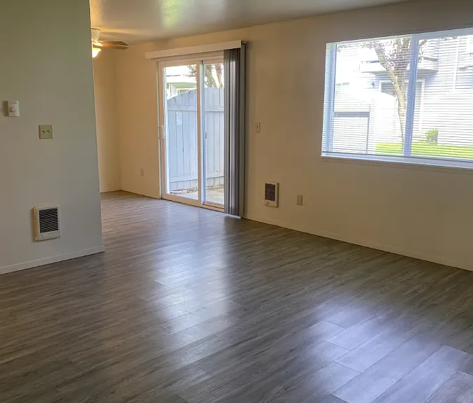 Liberty Square Apartments — Photo 16