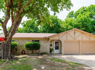 3808 Royal Crest Dr, Fort Worth, TX 76140