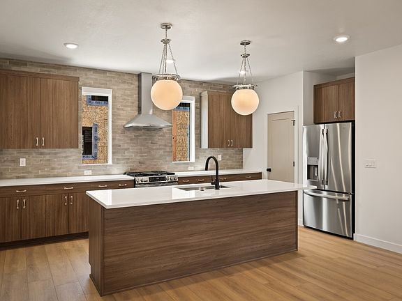 4th image of 948 E Grape Ivy Way S #2