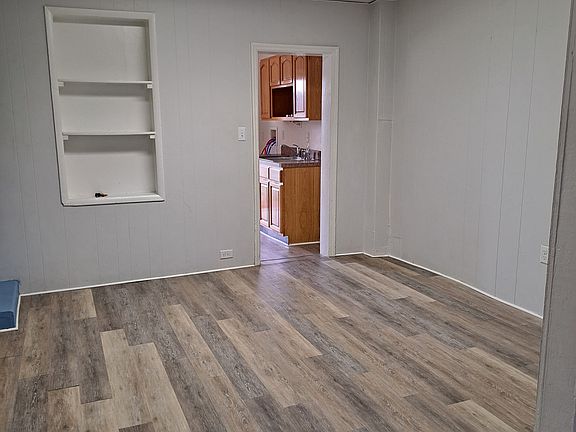 Dining Room
11'5 x 10'3