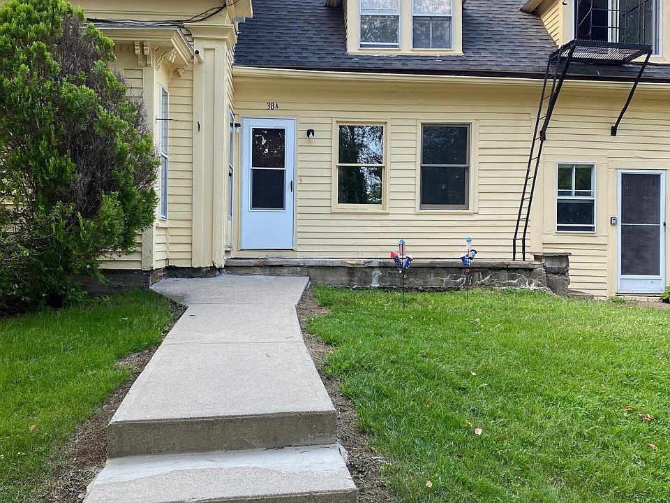 Walkway to unit door.