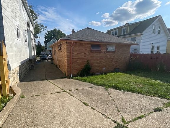 4th image of 24 Bell Rd