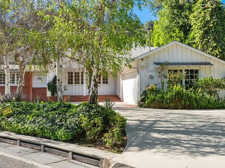 4031 Hollyline Ave — Photo 1