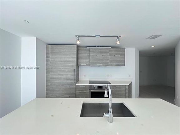 5th image of 650 NE 32nd St Unit 4301