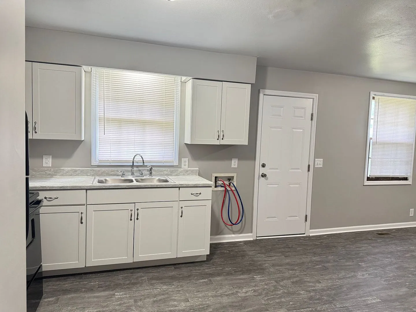 Great location 3 bedroom 1 bath home near St. B! — Photo 4