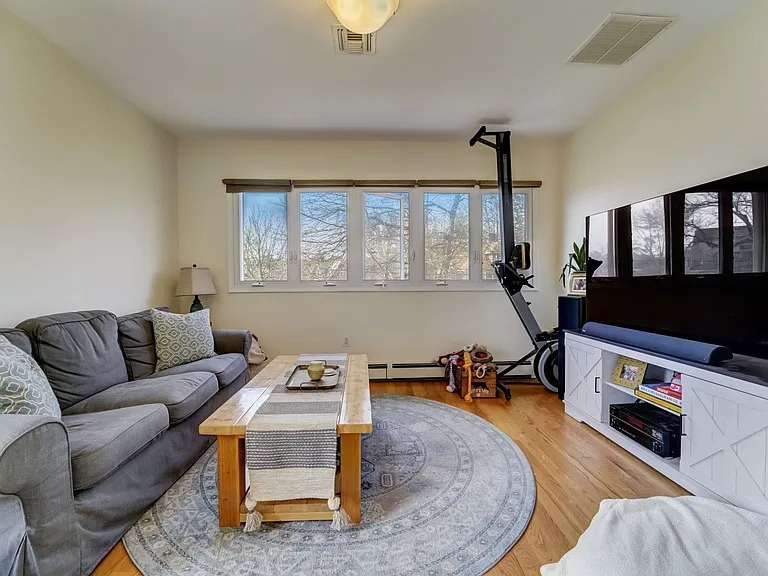 71 Washington Pl #2 — Photo 10