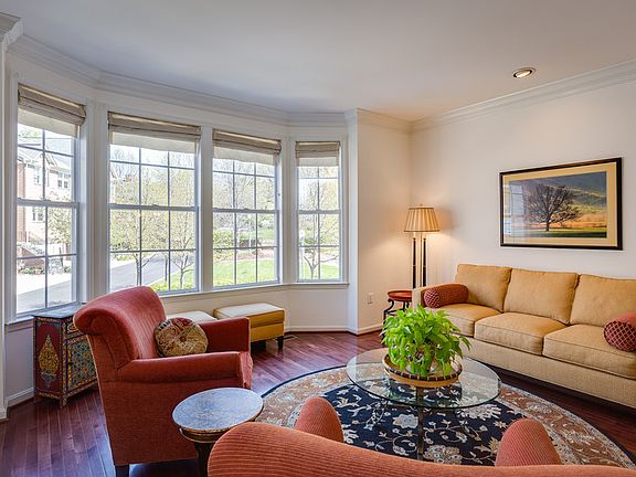 4th image of 103 Lounsbury Pl