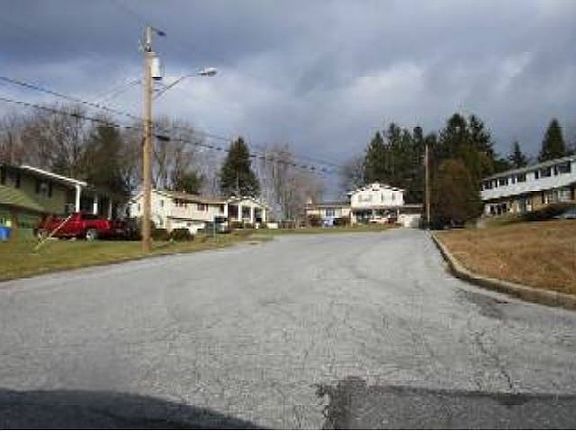 Exterior Neighborhood (street photo)