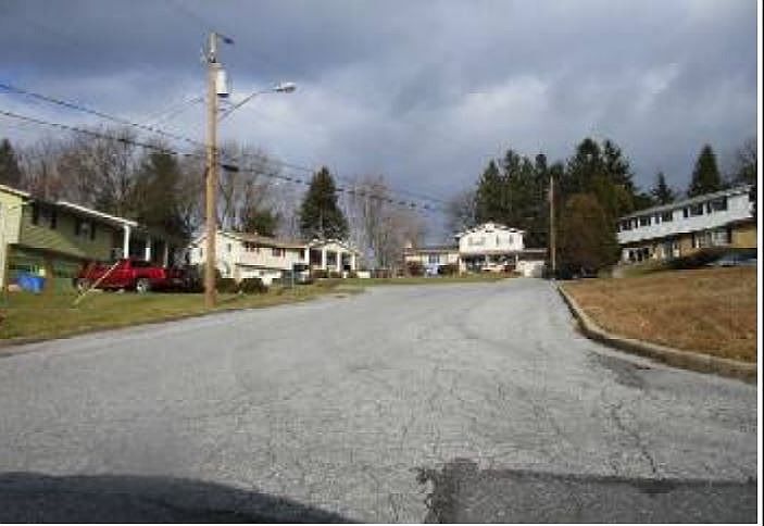 Exterior Neighborhood (street photo)
