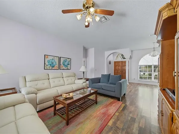 9305 Wellington Park Cir, Tampa, FL 33647