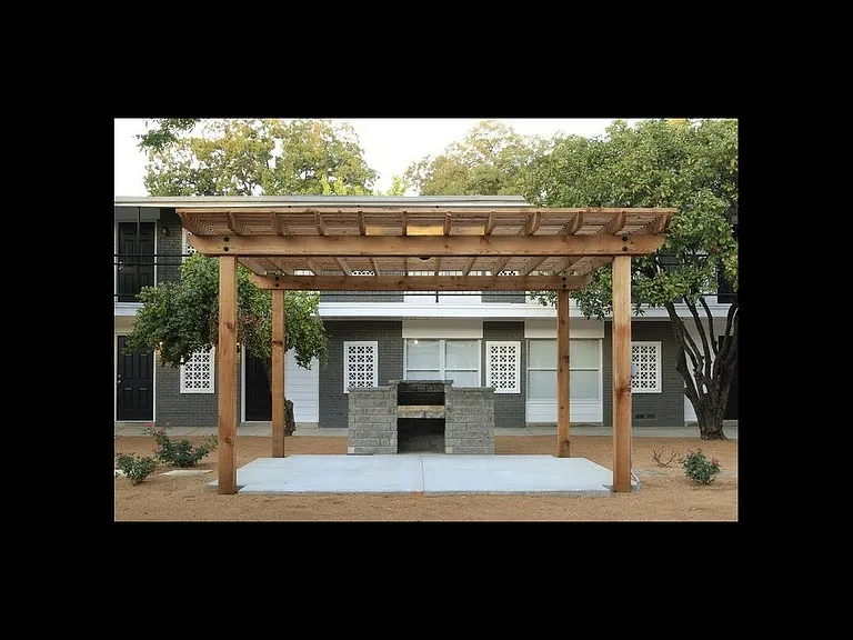 4712 Gaston Ave — Photo 4