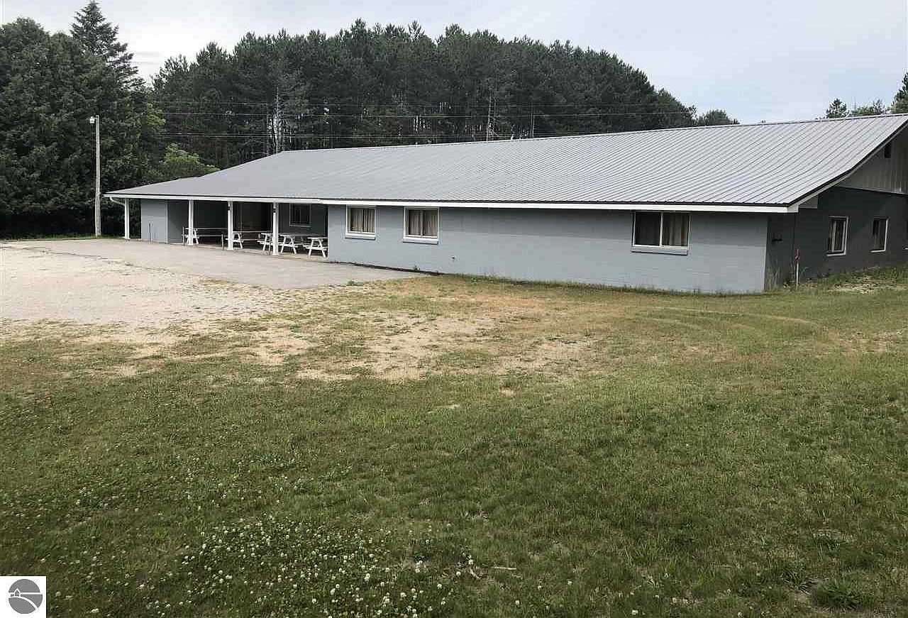 9243 S Maple City Rd, Maple City, MI 49664 Zillow