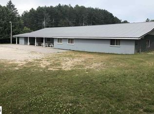 9243 S Maple City Rd, Maple City, MI 49664