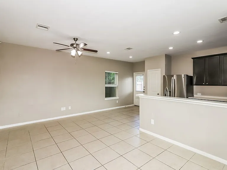 339 Sea Breeze Dr — Photo 6