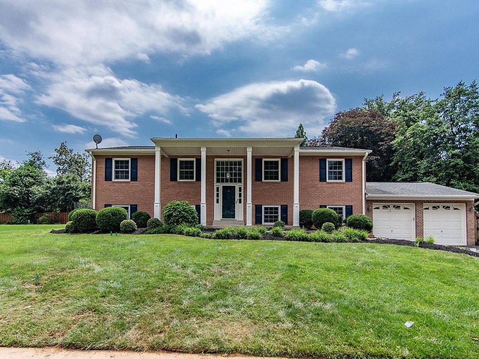 1st image of 402 Holloway Ct NE