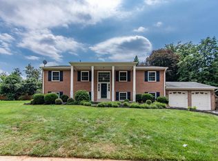 402 Holloway Ct NE, Vienna, VA 22180