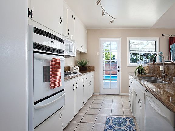 3rd image of 4949 Mount Casas Dr