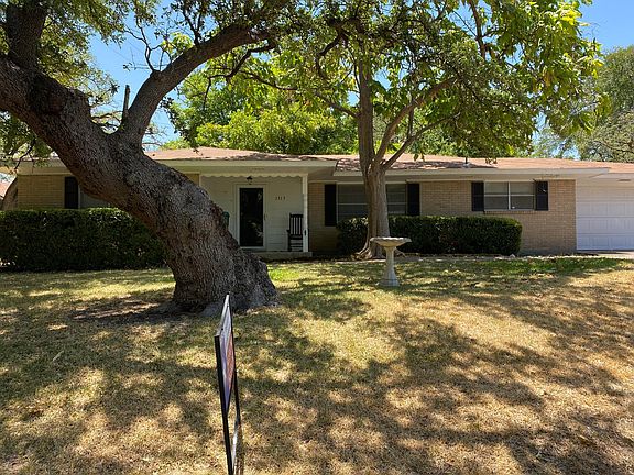 2nd image of 1313 Forest Dr