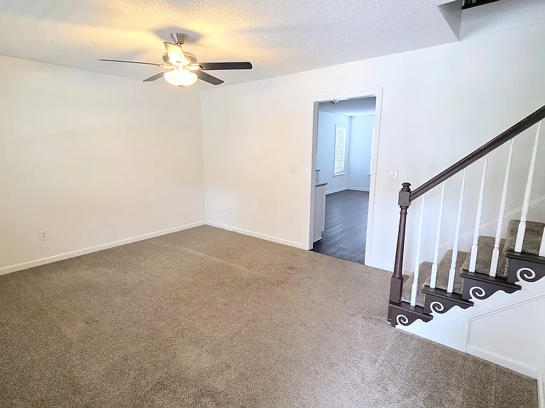 105 Wimbledon Ct — Photo 3