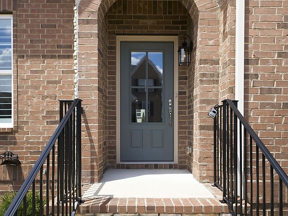 3rd image of 124 Snowden St E