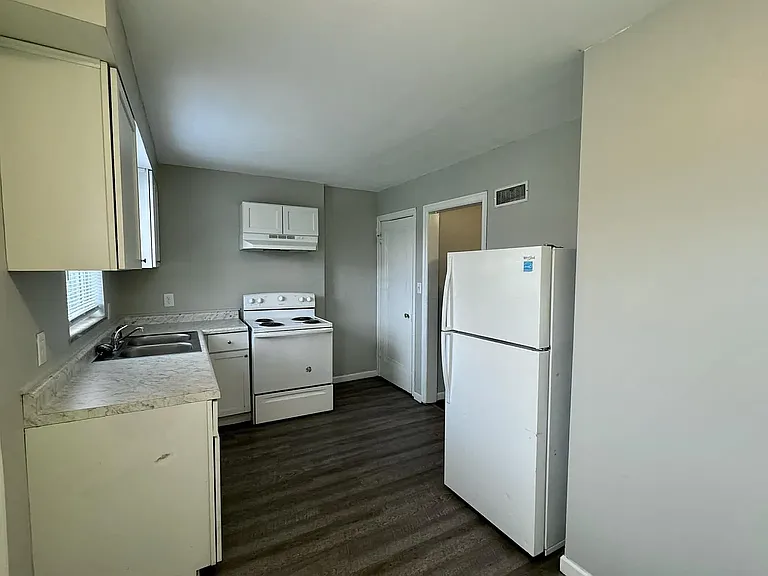 1603 Republic Ave — Photo 5