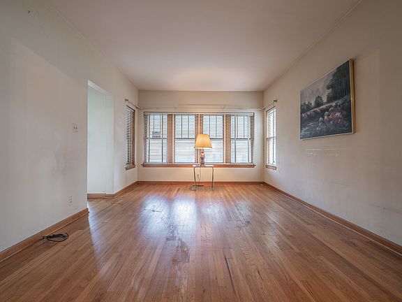 4th image of 5319 W Warwick Ave
