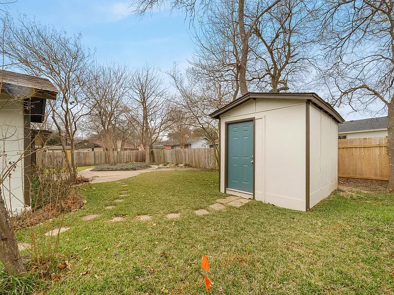 2515 Berkett Dr — Photo 53