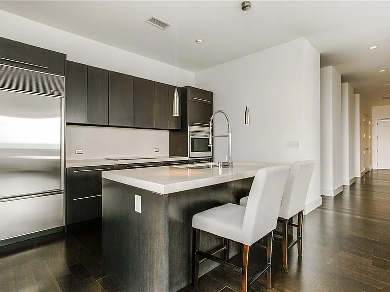 2200 Victory Ave #707 — Photo 10