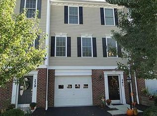241 Persimmon Ln, Canonsburg, PA 15317