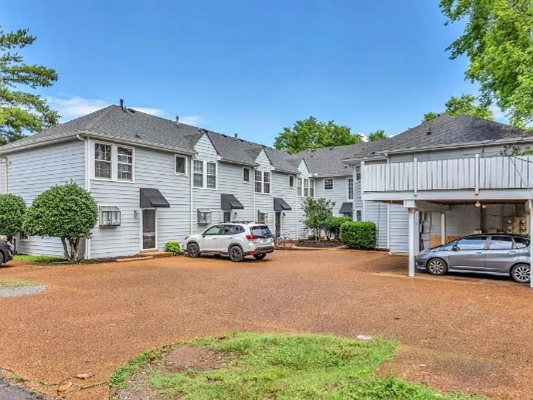 2135 Acklen Ave #8 — Photo 4