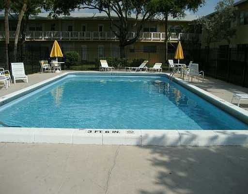 4th image of 500 SE 2nd Ave APT D25