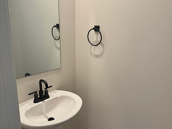 5th image of 202 Egret Ct