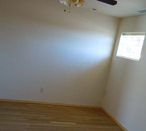 4th image of 1921 Girard Blvd NE