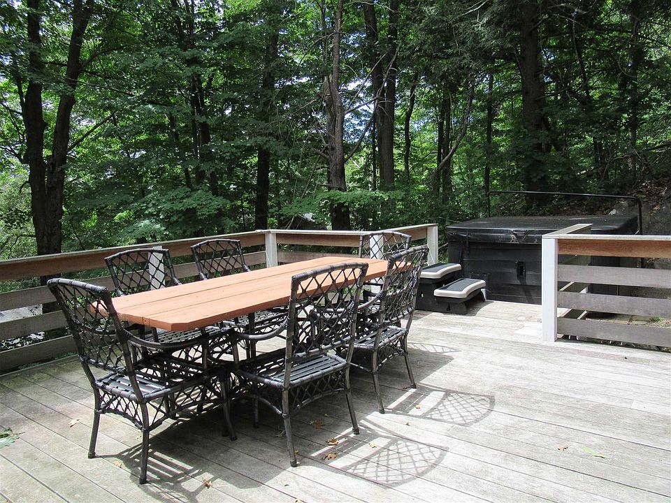 Bundy hill dining 2025 table and chairs