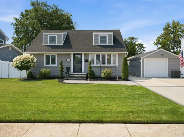 3956 Wicks Avenue, Seaford, NY 11783