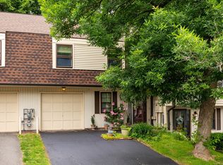 26 Schoolhouse Xing #26, Wethersfield, CT 06109
