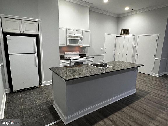 5th image of 1001-13 Chestnut St #805W