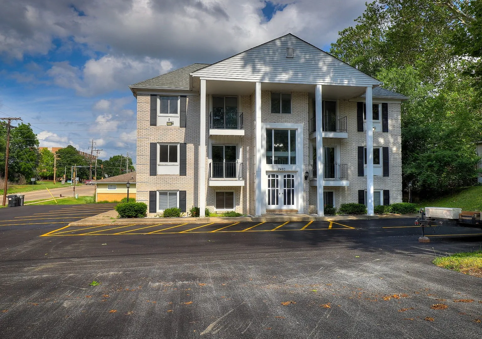 Graceland Apartments — Photo 1