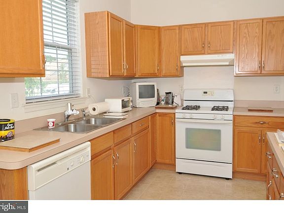 2nd image of 102 Honey Flower Dr