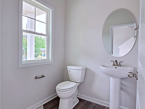 3rd image of 407 Windemere Dr