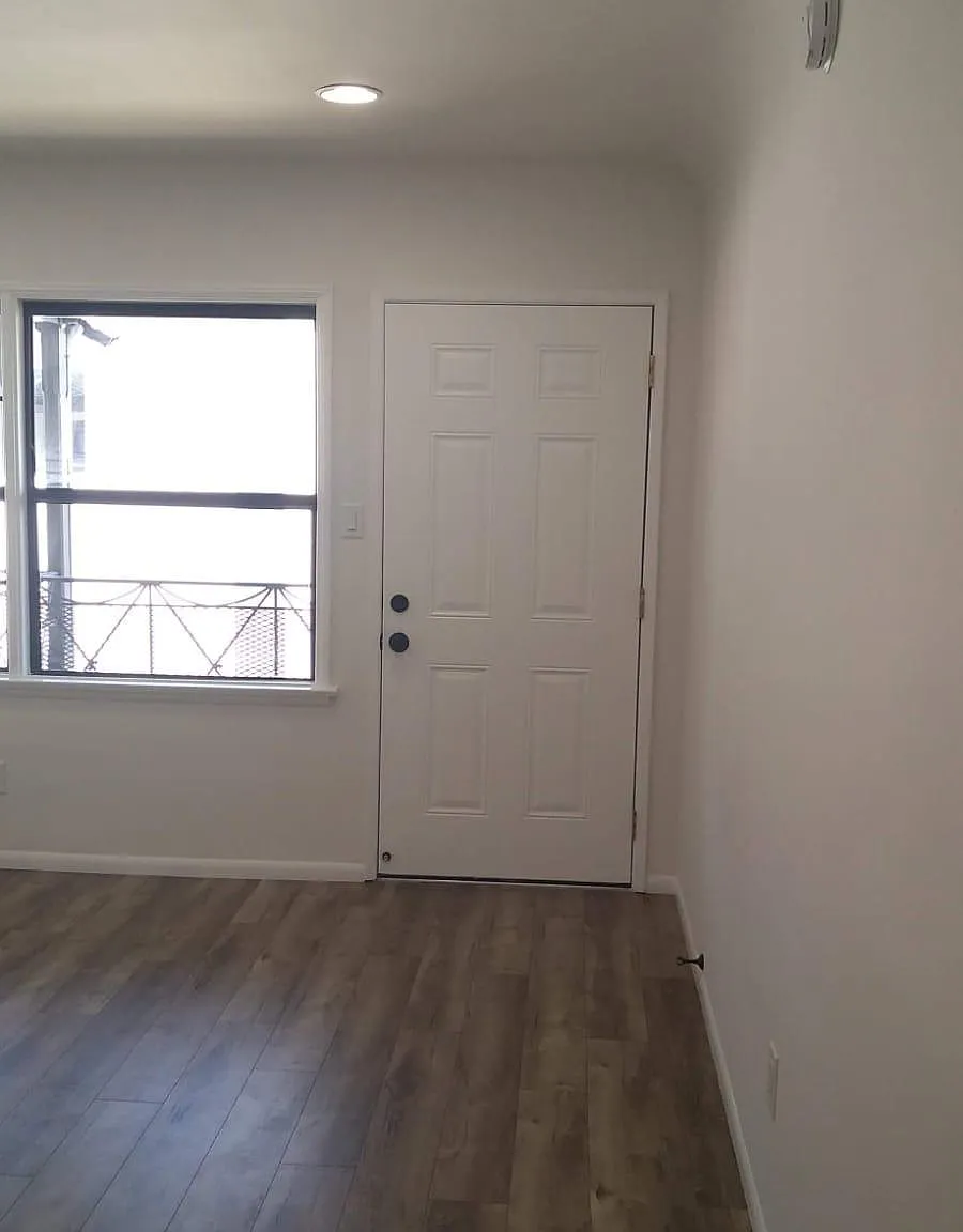 1233 Gordon St — Photo 4