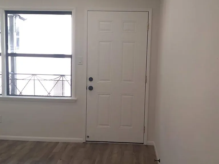 1233 Gordon St #7 — Photo 4