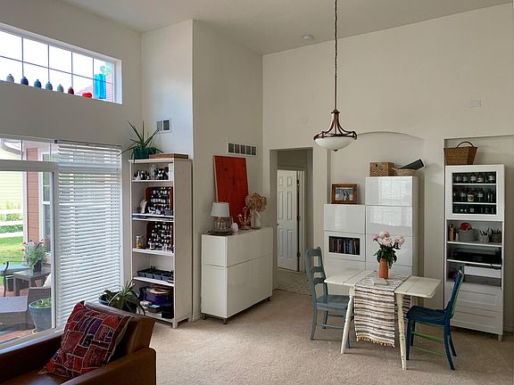 Flex dining/work-from-home area