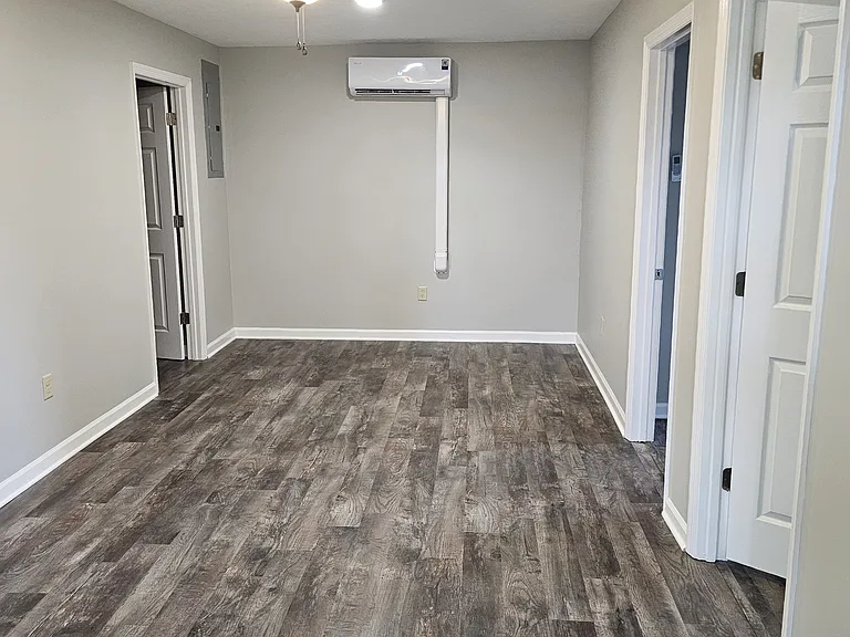 211 Earlene Ct #C — Photo 2