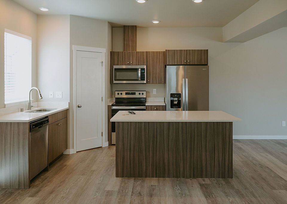 Kitchen w/stainless steel appliances