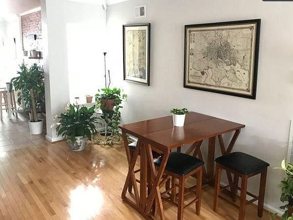 5th image of 130 N Milton Ave