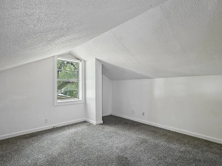 2423 Meadow Ln — Photo 11