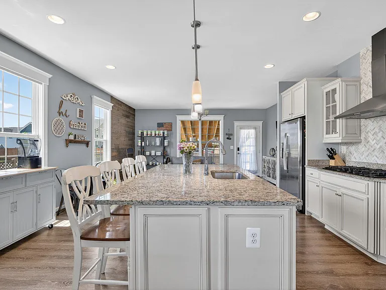 980 Basswood Dr — Photo 15