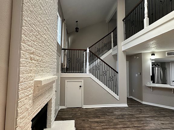 1st Floor Overlook to Main Entrance Staircase