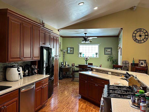3rd image of 484 Alder Ct